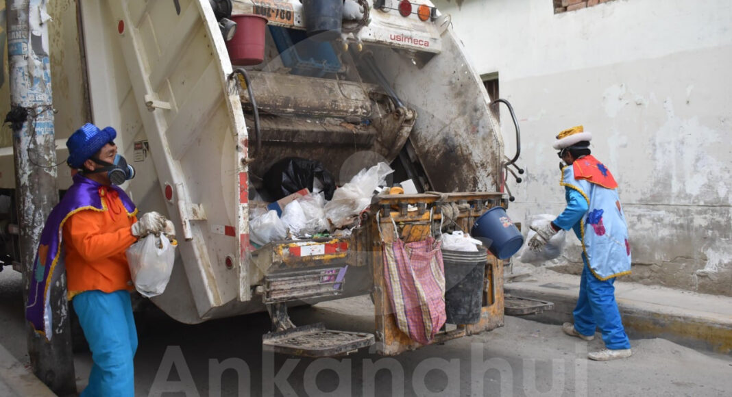 los reyes magos recogen la basura