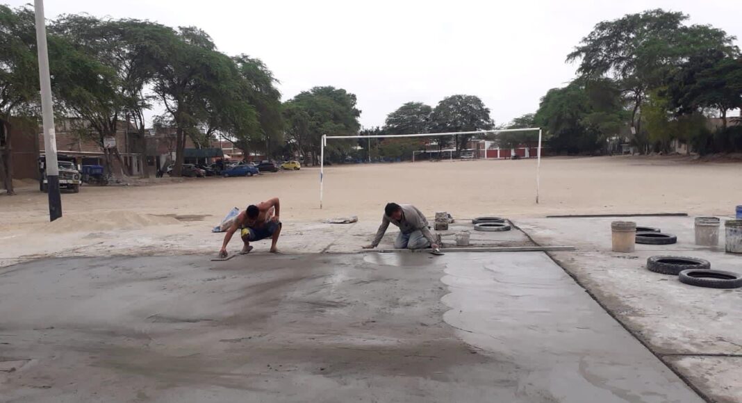 cansados de esperar al alcalde, vecinos reconstruyen su plataforma