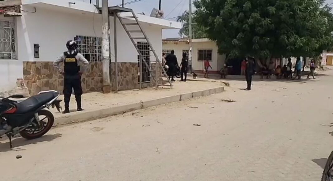 Mujer es baleada por sicarios en Castilla