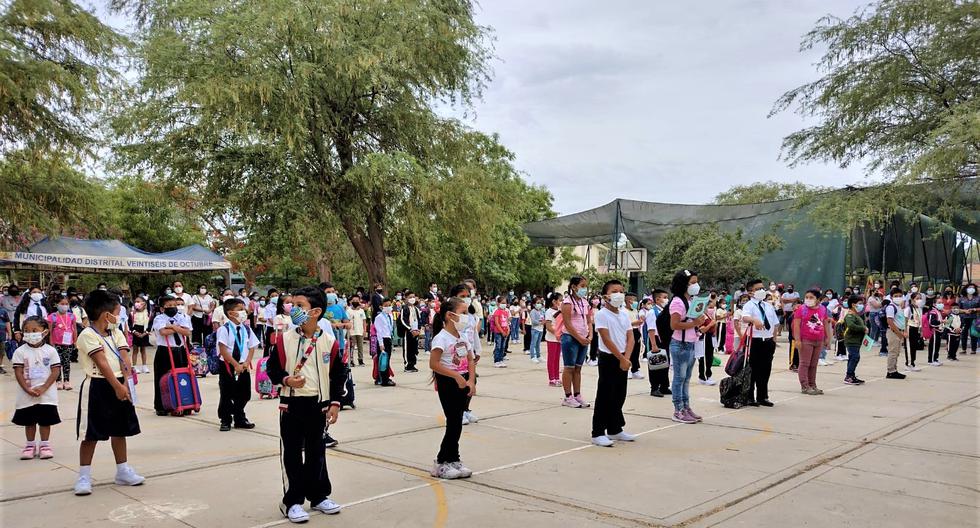 alumnos de más de mil colegios