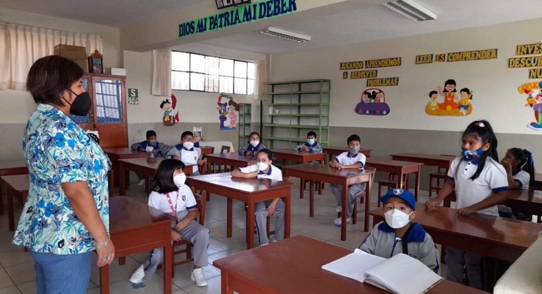 escolares regresan a clases