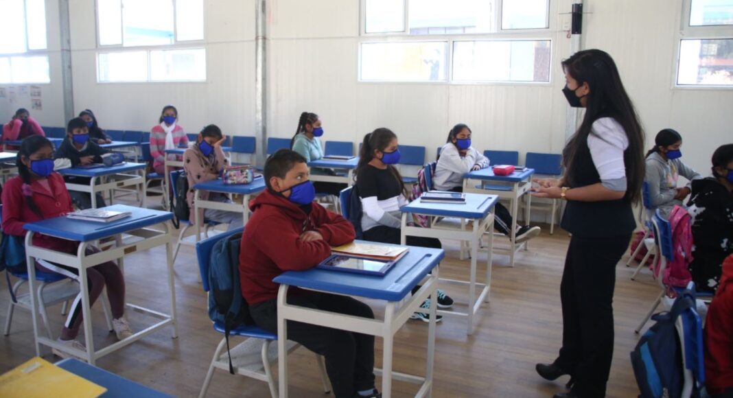ministro de educación alumnos recuperan clases