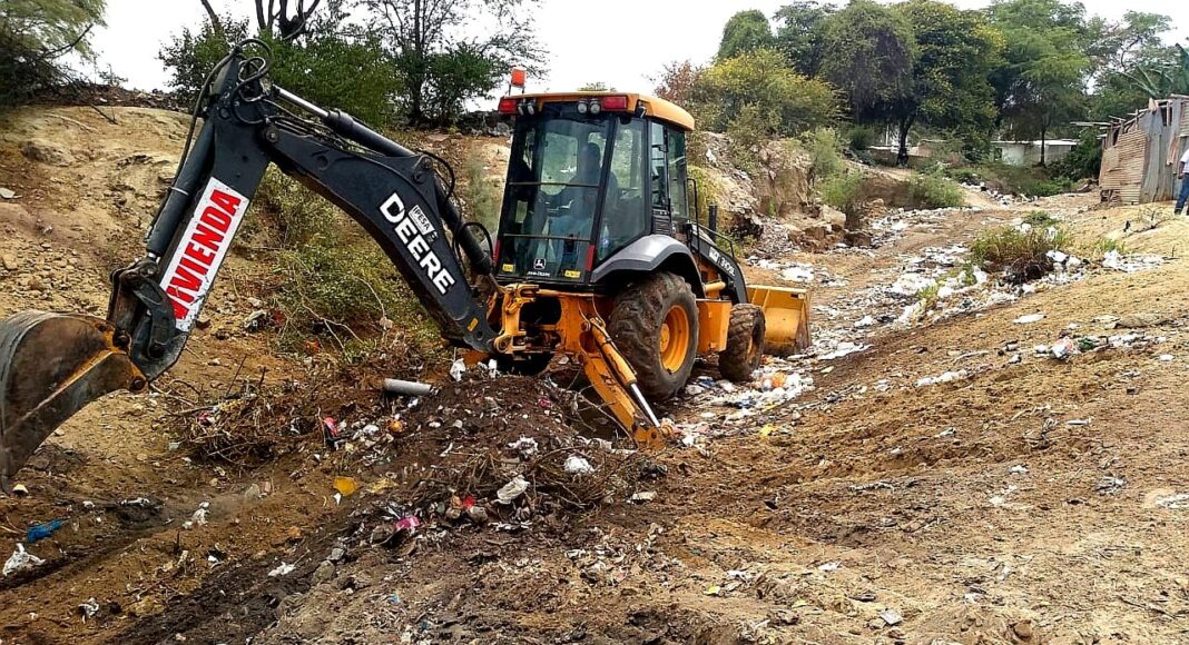 REALIZAN TRABAJOS DE EDESCOLMATACIÓN DE DREN LAS BRISAS CASTILLA