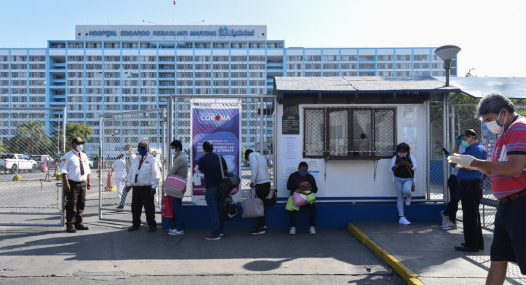 Denuncian a trabajadores de Essalud por tocamientos indebidos en entrevista de trabajo.