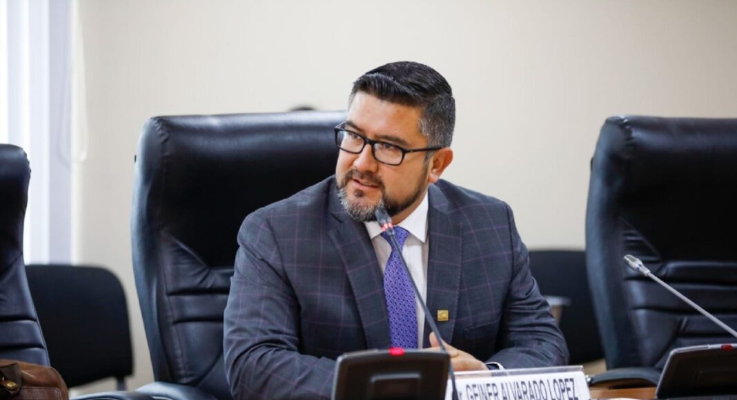Congreso con intención de censurar hoy al ministro Geiner Alvarado.