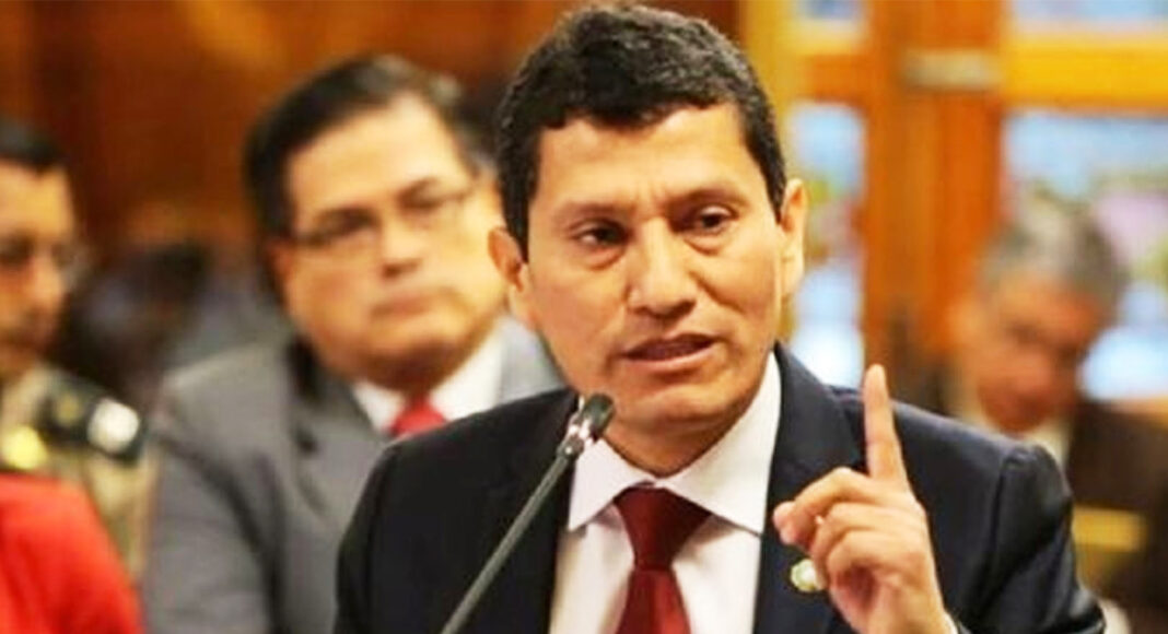 Harvey Colchado seguirá en su cargo.