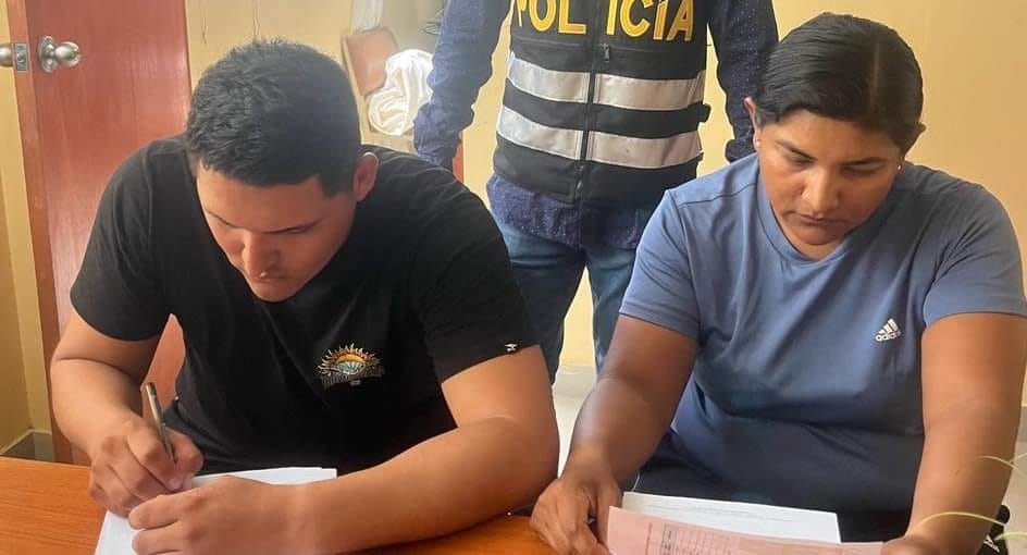 policías