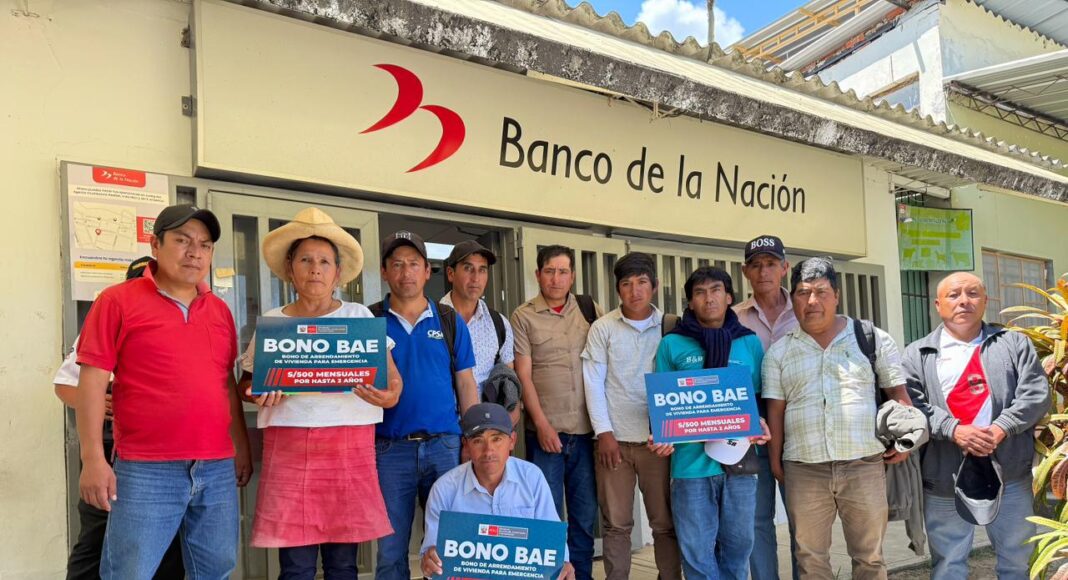 Familias de Ayabaca cobran bono de arrendamiento tras fuertes lluvias el 25 de abril