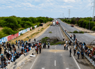 CUARTO DÍA DE PARO AGRARIO MANTIENE BLOQUEADA LA PANAMERICANA NORTE EN PIURA Y TRANSPORTISTAS PERMANECEN VARADOS
