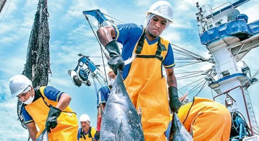sanipes-entrega-habilitaciones-sanitarias-pescadores-yacila.jpg